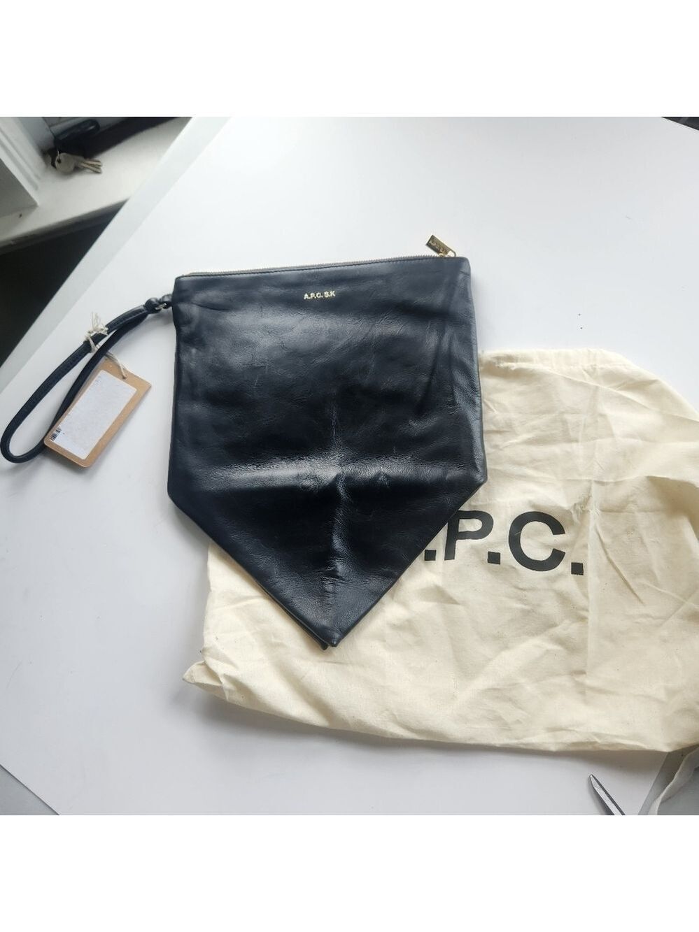 A.P.C. Navy Suzanne Pyramid Clutch BNWT with scratches - Picture 4 of 10